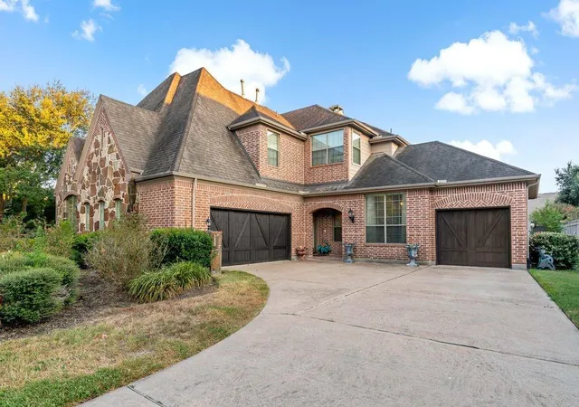 Photo 1 of Single family home for sale at 22 Waters Lake Blvd, Missouri City, TX 77459 | MLS# 37816013 | Listing updated on 2026-09-16
