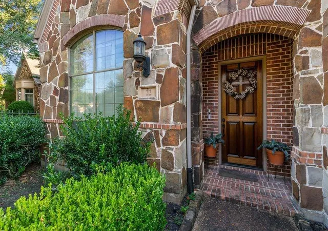 Photo 3 of Single family home for sale at 22 Waters Lake Blvd, Missouri City, TX 77459 | MLS# 37816013 | Listing updated on 2026-09-16
