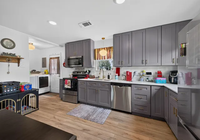 Photo 3 of Single family home for sale at 28060 Walker Rd, Hempstead, TX 77445 | MLS# 66702871 | Listing updated on 2026-09-06