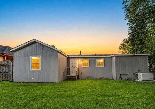 Photo 2 of Single family home for sale at 907 Whitaker Ave, Pasadena, TX 77506 | MLS# 54100570 | Listing updated on 2026-09-24