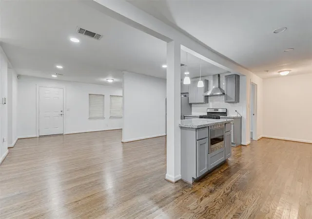 Photo 3 of Single family home for sale at 907 Whitaker Ave, Pasadena, TX 77506 | MLS# 54100570 | Listing updated on 2026-09-24