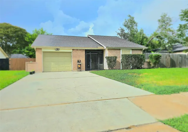 Photo 2 of Sale Pending at 14018 Panhandle Dr, Sugar Land, TX 77498 | MLS# 85459694 | Listing updated on 2026-09-23