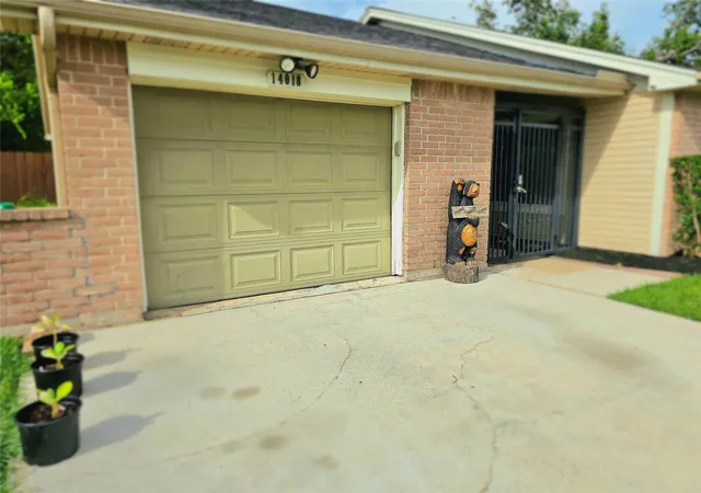 Photo 3 of Sale Pending at 14018 Panhandle Dr, Sugar Land, TX 77498 | MLS# 85459694 | Listing updated on 2026-09-23