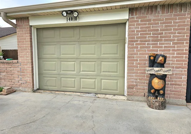 Photo 4 of Sale Pending at 14018 Panhandle Dr, Sugar Land, TX 77498 | MLS# 85459694 | Listing updated on 2026-09-23
