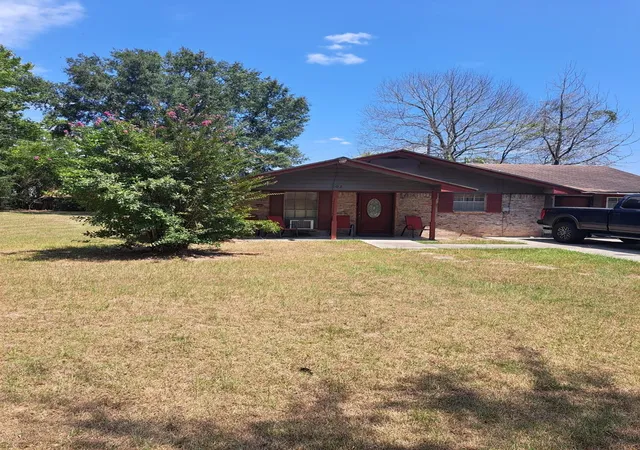 Photo 1 of Single family home for sale at 102 Amanda St, Conroe, TX 77304 | MLS# 70584799 | Listing updated on 2026-09-13