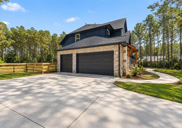 Photo 4 of Single family home for sale at 15646 Forest Grv Dr, Willis, TX 77378 | MLS# 95382132 | Listing updated on 2026-09-21