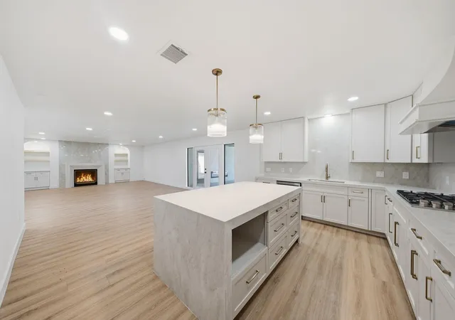 Photo 3 of Single family home for sale at 2304 Eagles Way, Pearland, TX 77581 | MLS# 14620719 | Listing updated on 2026-10-09
