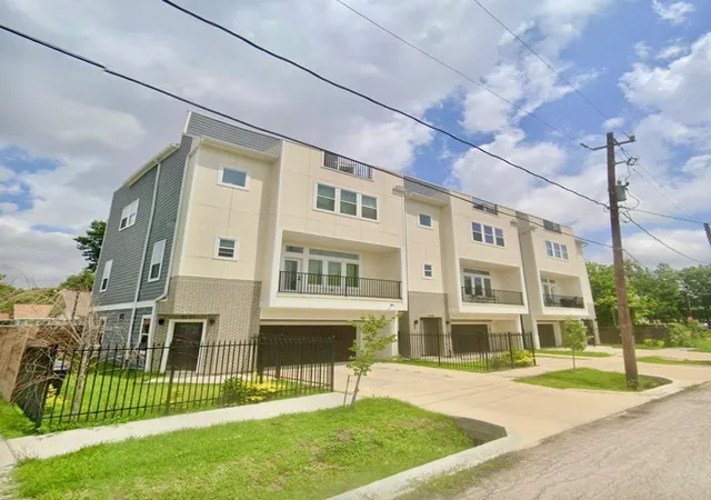 Photo 4 of Sale Pending at 3110 Gray St, Houston, TX 77004 | MLS# 32131488 | Listing updated on 2026-10-08