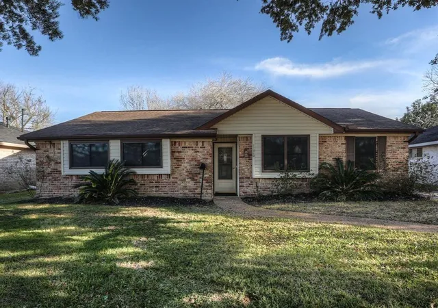 Photo 1 of Single family home for sale at 11010 Sagecrest Ln, Houston, TX 77089 | MLS# 15582476 | Listing updated on 2026-09-09