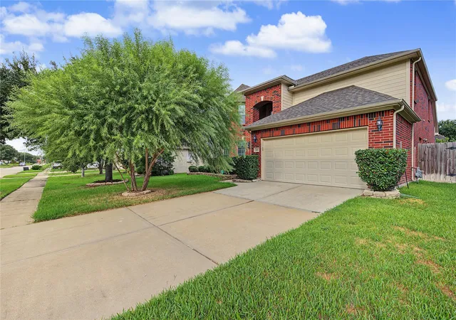 Photo 3 of Single family home for sale at 219 Nina Ln W, Stafford, TX 77477 | MLS# 25581077 | Listing updated on 2026-10-04