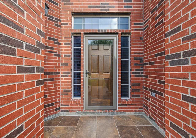 Photo 3 of Single family home for sale at 219 Nina Ln W, Stafford, TX 77477 | MLS# 25581077 | Listing updated on 2026-10-04
