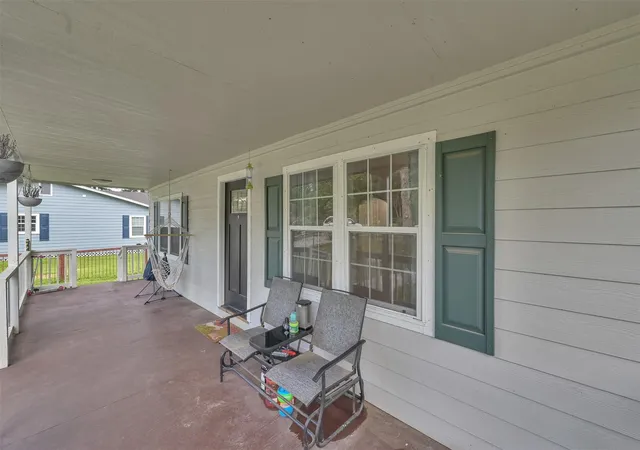 Photo 3 of Single family home for sale at 216 S Magnolia Dr, Conroe, TX 77301 | MLS# 23243572 | Listing updated on 2026-09-07