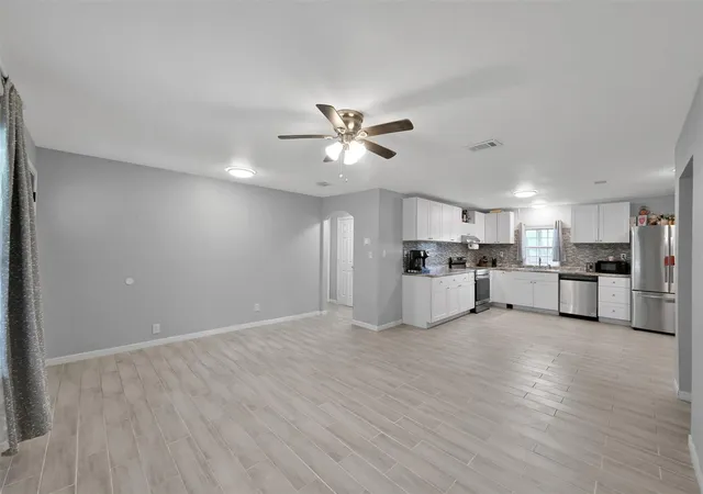 Photo 4 of Single family home for sale at 216 S Magnolia Dr, Conroe, TX 77301 | MLS# 23243572 | Listing updated on 2026-09-07