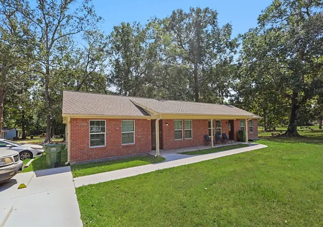 Listing Photo 3 - Condo for sale in building located at 217 County Rd 436, Dayton, TX 77535