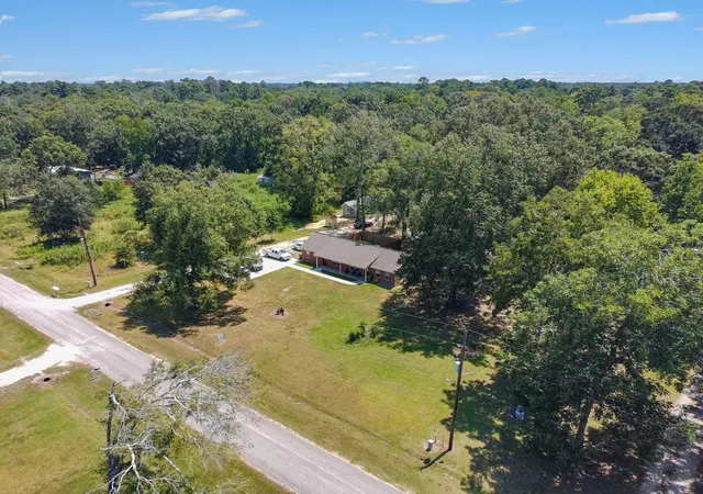 Listing Photo 4 - Condo for sale in building located at 217 County Rd 436, Dayton, TX 77535