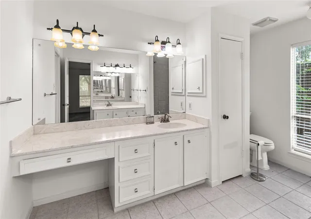 Photo 4 of Single family home for sale at 11302 Piping Rock Dr, Houston, TX 77077 | MLS# 70030609 | Listing updated on 2026-09-24