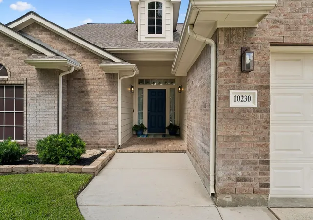 Photo 3 of Single family home for sale at 10230 Squirehill Ct, Houston, TX 77070 | MLS# 12863307 | Listing updated on 2026-09-17