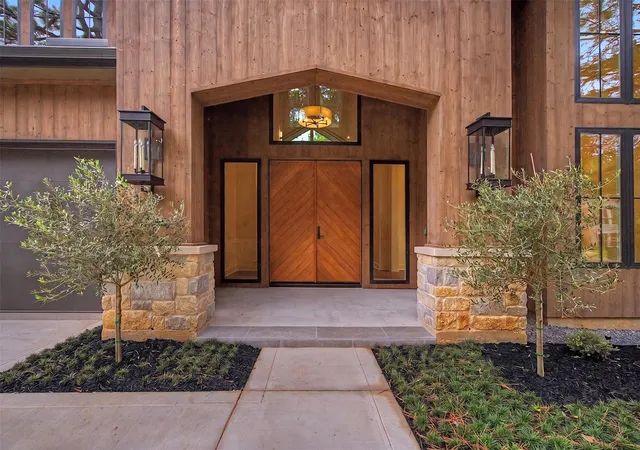 Photo 2 of Single family home for sale at 45 Huntsmans Horn Cir, The Woodlands, TX 77380 | MLS# 6939276 | Listing updated on 2026-09-05