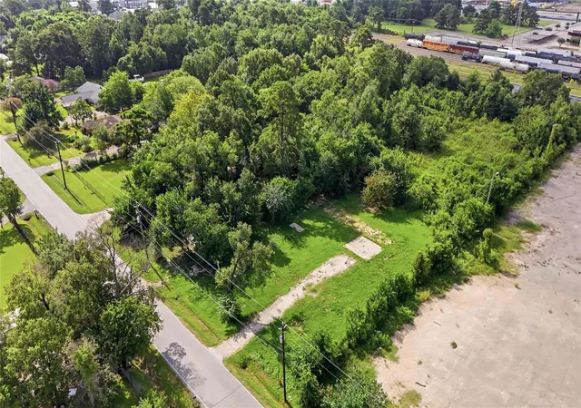 Photo 2 of Sale Pending at 15226 S Brentwood St, Channelview, TX 77530 | MLS# 24003827 | Listing updated on 2026-09-22
