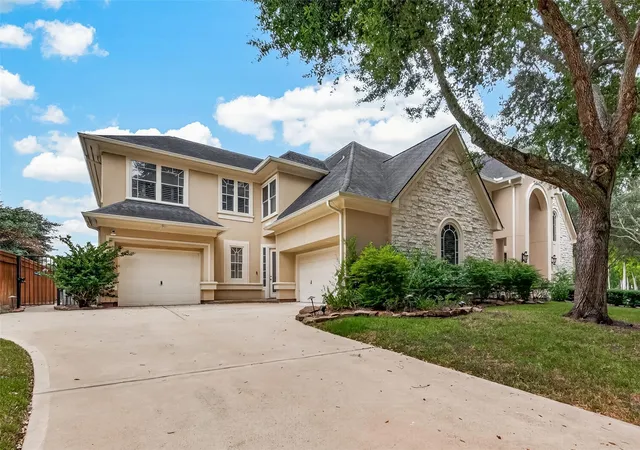Photo 2 of Mansion for sale at 14 Sullivans Landing, Missouri City, TX 77459 | MLS# 84695768 | Listing updated on 2026-09-12