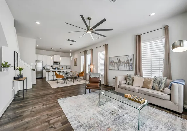 Photo 2 of Single family home for sale at 2009 Bauer Dr #C, Houston, TX 77080 | MLS# 11746742 | Listing updated on 2026-09-11