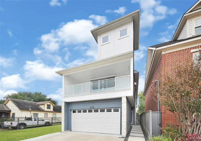 Photo 2 of Single family home for sale at 6118 Truro St, Houston, TX 77007 | MLS# 81052136 | Listing updated on 2026-09-05