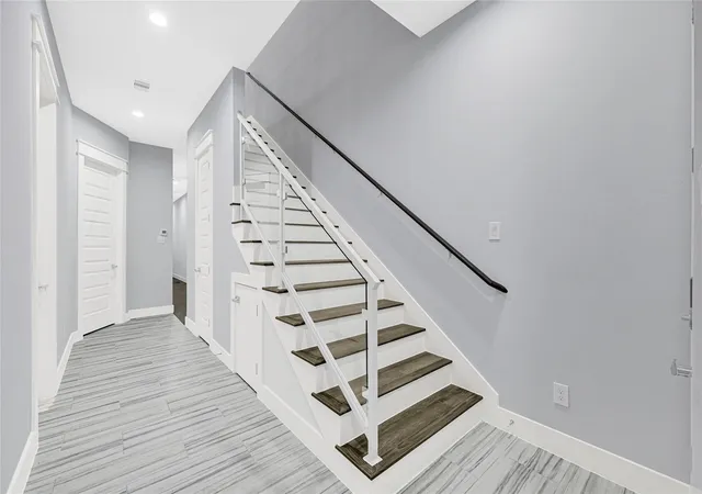 Photo 3 of Single family home for sale at 6118 Truro St, Houston, TX 77007 | MLS# 81052136 | Listing updated on 2026-09-05