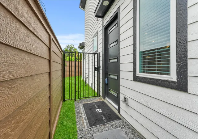 Photo 4 of Single family home for sale at 2106 Dewalt St #A, Houston, TX 77088 | MLS# 7506807 | Listing updated on 2026-10-07