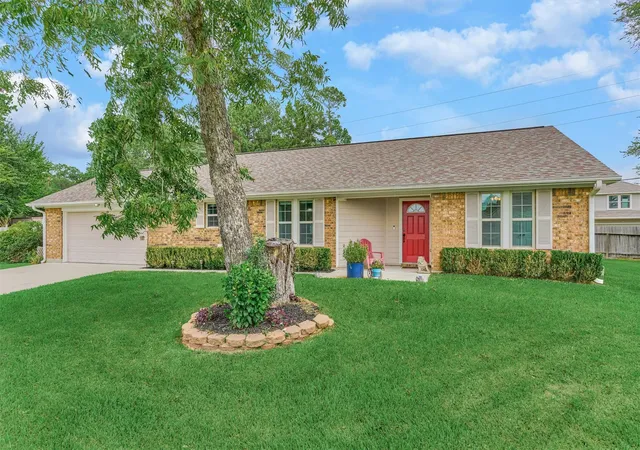 Photo 3 of Sale Pending at 15031 Port Cir, Willis, TX 77318 | MLS# 86887999 | Listing updated on 2026-09-17