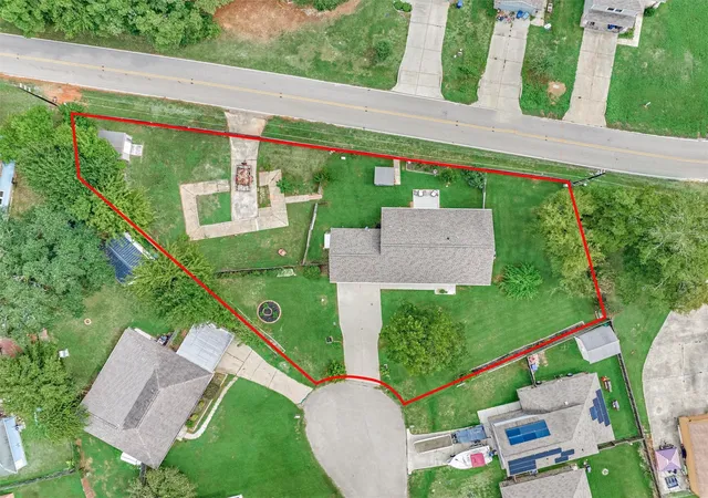 Photo 3 of Sale Pending at 15031 Port Cir, Willis, TX 77318 | MLS# 86887999 | Listing updated on 2026-09-17