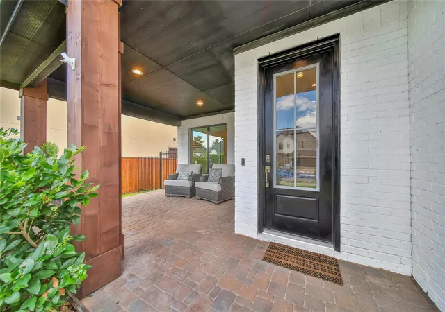 Photo 2 of Single family home for sale at 115 Oak Ests Dr, Conroe, TX 77384 | MLS# 84872051 | Listing updated on 2026-10-08