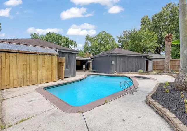 Photo 3 of Single family home for sale at 3815 Plum Holw Dr, Houston, TX 77059 | MLS# 87138556 | Listing updated on 2026-10-07