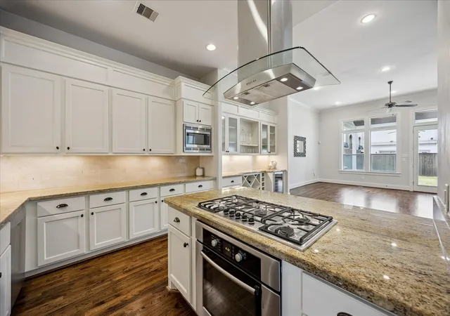 Photo 3 of Single family home for sale at 415 Reinerman St #B, Houston, TX 77007 | MLS# 33014401 | Listing updated on 2026-10-09