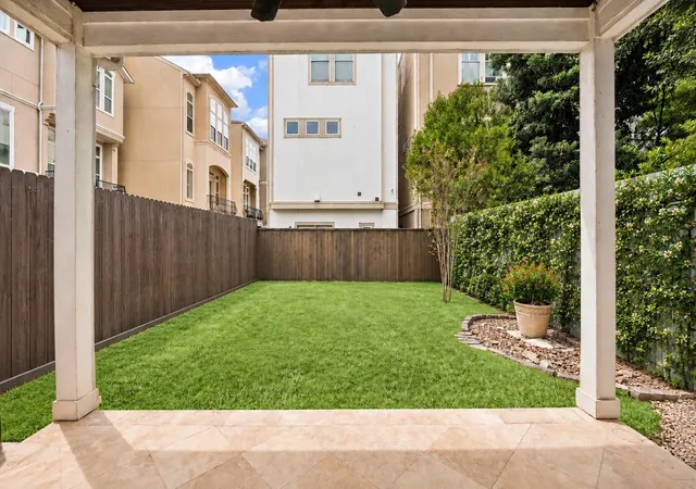 Photo 3 of Single family home for sale at 415 Reinerman St #B, Houston, TX 77007 | MLS# 33014401 | Listing updated on 2026-10-09