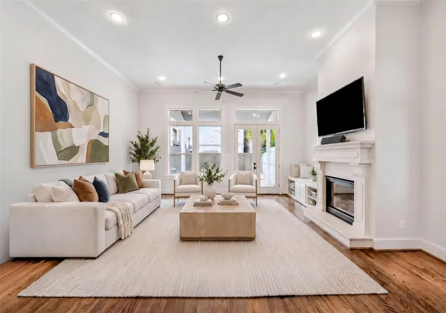 Photo 4 of Single family home for sale at 415 Reinerman St #B, Houston, TX 77007 | MLS# 33014401 | Listing updated on 2026-10-09