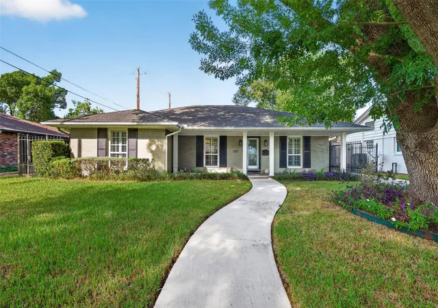 Photo 1 of Single family home for sale at 9006 Silver Spring Ln, Houston, TX 77025 | MLS# 40105138 | Listing updated on 2026-09-16