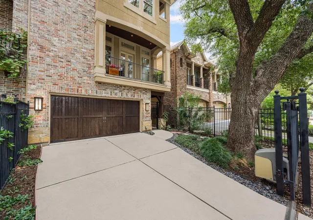 Photo 1 of Single family home for sale at 1518 W Clay St, Houston, TX 77019 | MLS# 15317082 | Listing updated on 2026-09-08