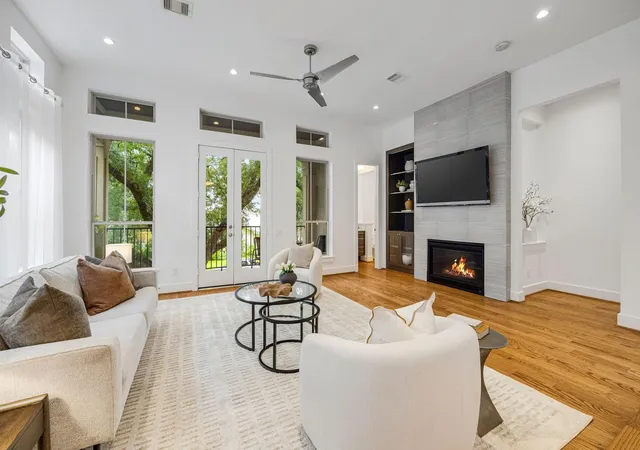 Photo 3 of Single family home for sale at 1518 W Clay St, Houston, TX 77019 | MLS# 15317082 | Listing updated on 2026-09-08