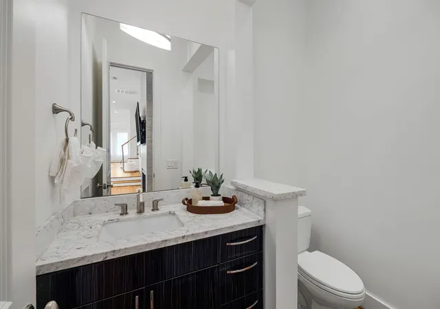 Photo 4 of Single family home for sale at 1518 W Clay St, Houston, TX 77019 | MLS# 15317082 | Listing updated on 2026-09-08