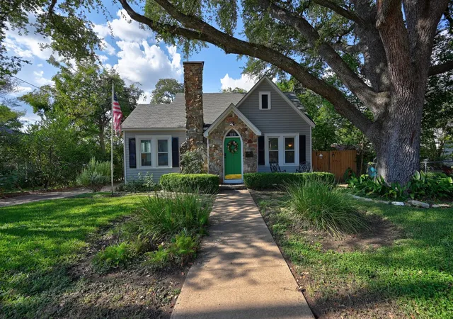 Photo 1 of Single family home for sale at 103 E Valverde St, Brenham, TX 77833 | MLS# 71094397 | Listing updated on 2026-10-03