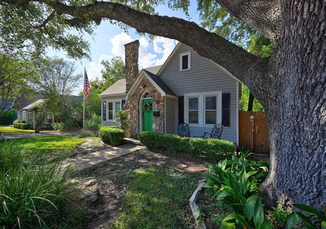 Photo 2 of Single family home for sale at 103 E Valverde St, Brenham, TX 77833 | MLS# 71094397 | Listing updated on 2026-10-03