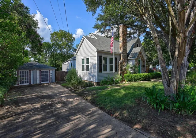 Photo 3 of Single family home for sale at 103 E Valverde St, Brenham, TX 77833 | MLS# 71094397 | Listing updated on 2026-10-03