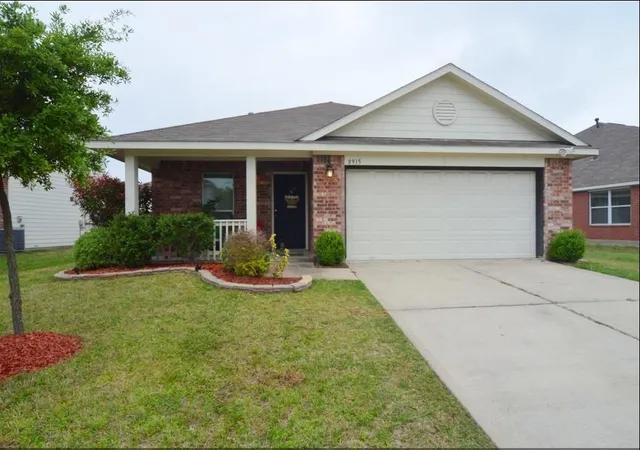 Single family home for sale at 8915 Durham Manor Ln, Houston, TX 77075 | MLS# 94305877