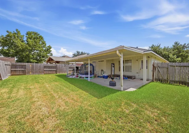 Photo 1 of Single family home for sale at 8915 Durham Manor Ln, Houston, TX 77075 | MLS# 94305877 | Listing updated on 2026-10-08
