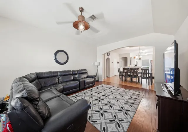 Photo 3 of Single family home for sale at 8915 Durham Manor Ln, Houston, TX 77075 | MLS# 94305877 | Listing updated on 2026-10-08