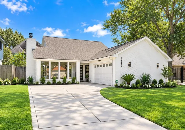 Photo 1 of Single family home for sale at 19214 Hikers Trl Dr, Humble, TX 77346 | MLS# 10900736 | Listing updated on 2026-10-09