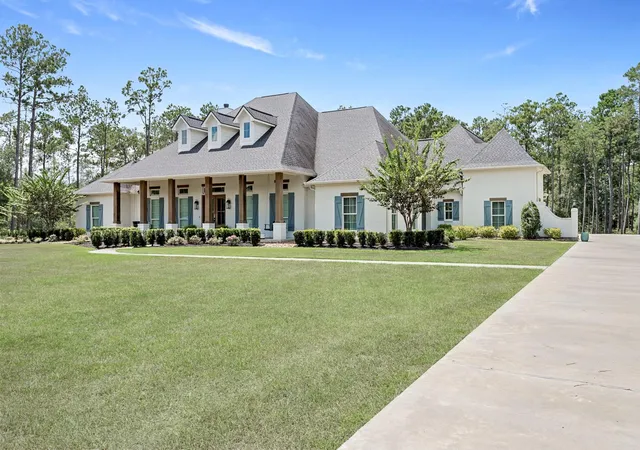 Photo 3 of Single family home for sale at 9130 Bear Crk Dr, Kountze, TX 77625 | MLS# 23155203 | Listing updated on 2026-09-19