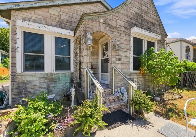 Photo 2 of Single family home for sale at 5005 Ave O 1/2, Galveston, TX 77551 | MLS# 13293797 | Listing updated on 2026-09-05