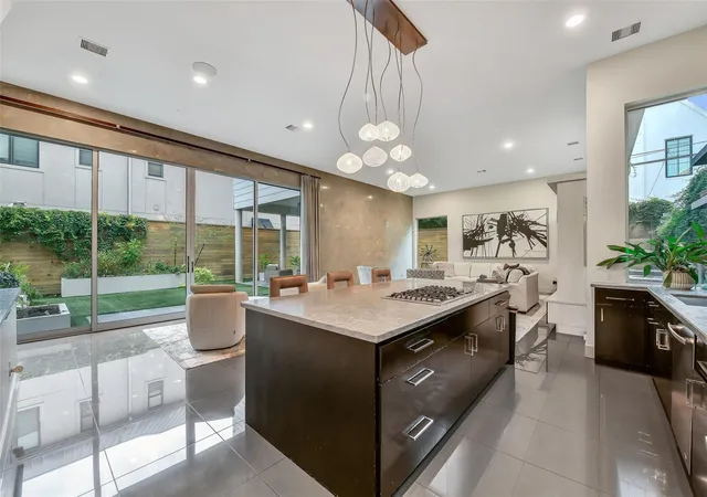 Photo 2 of Single family home for sale at 2302 Persa St, Houston, TX 77019 | MLS# 26006555 | Listing updated on 2026-09-10