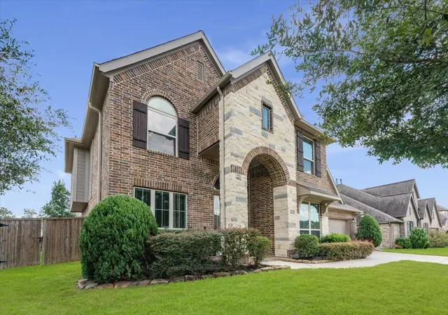 Photo 2 of Sale Pending at 18843 Collins View Dr, New Caney, TX 77357 | MLS# 74342930 | Listing updated on 2026-10-08